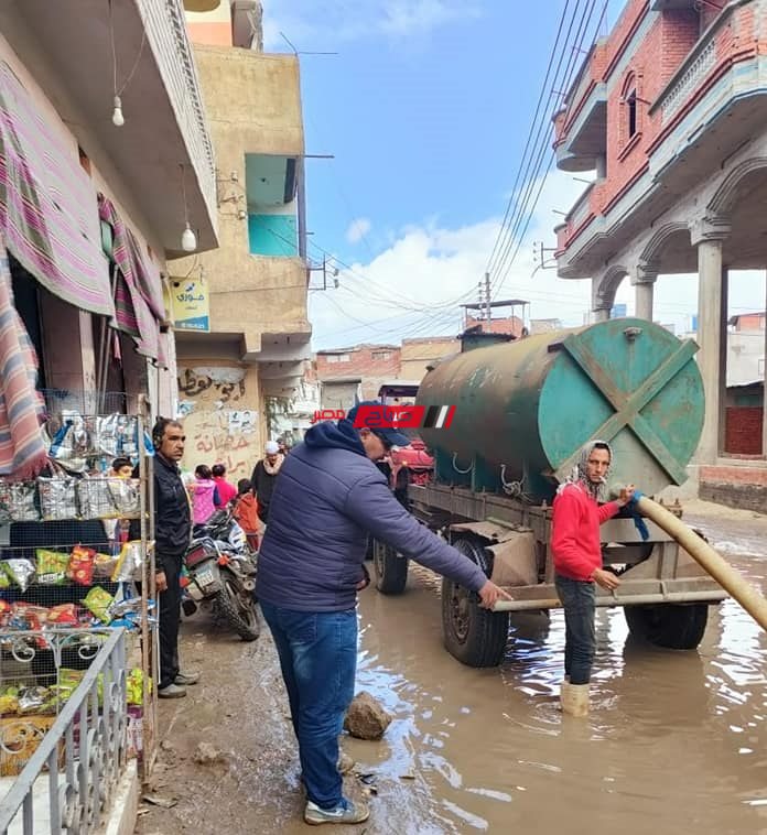 كسح مياه الأمطار من شوارع دمياط